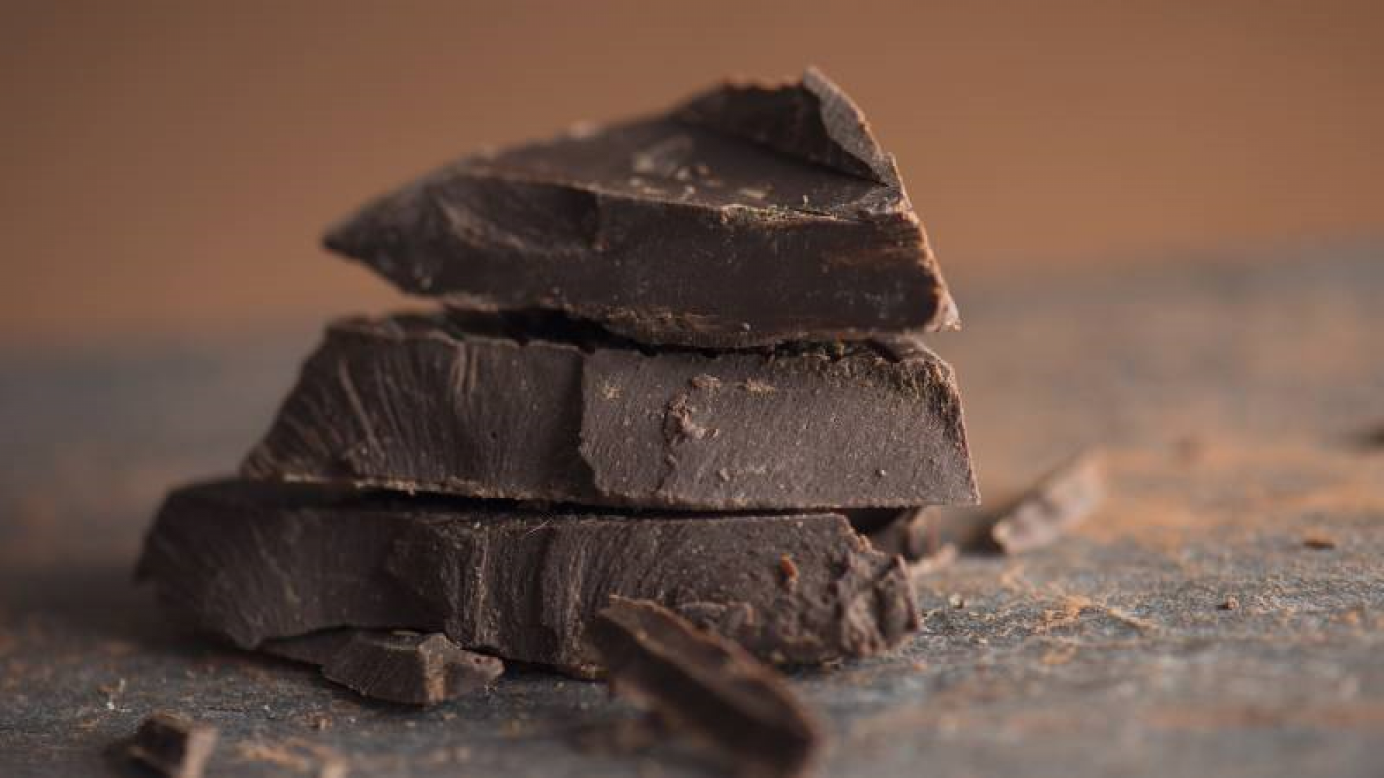 Сахарный диабет можно шоколад. Кусочки шоколада. Темный шоколад. Шоколад Горький. Шоколад Сырец.